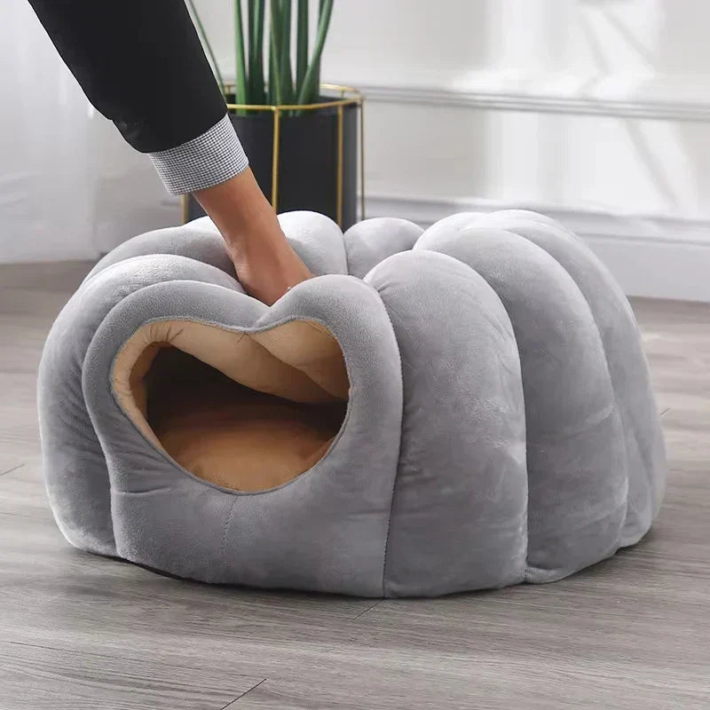 Enclosed Pet Bed Plush-Lined Machine-Washable
