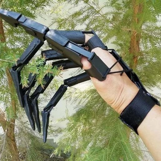 Finger Extensions Articulated Joints Removable Segments & Elastic Strap