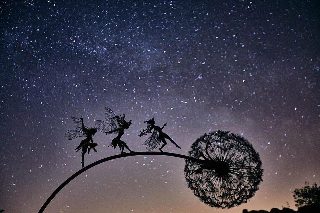 Garden Stake Hand-Painted Dandelion Weather-Resistant Metal
