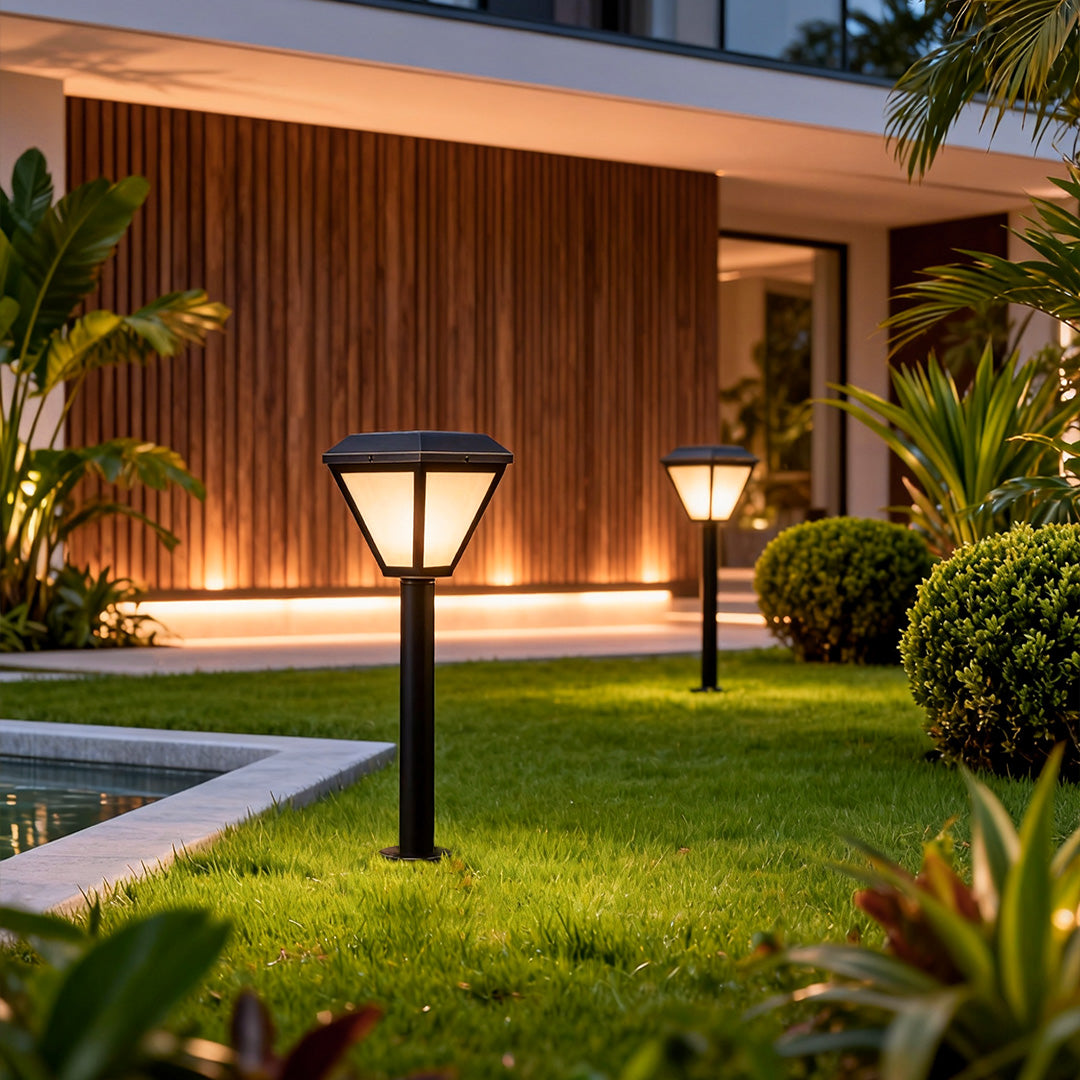 Gold-Rubbed Copper Solar Path Light (Integrated LED)