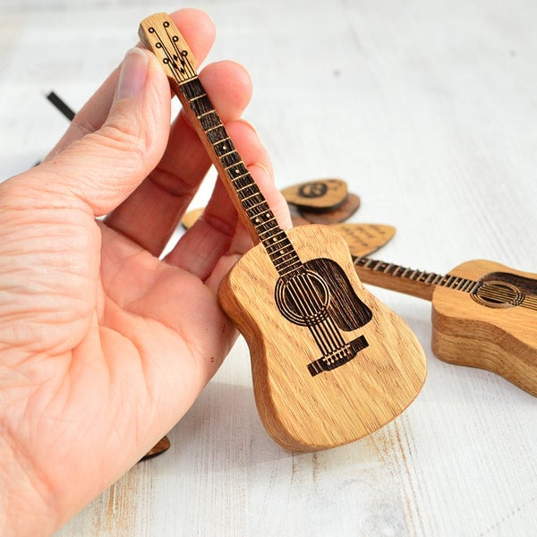 Guitar Pick Box Engraved Oak Holds 3 Picks