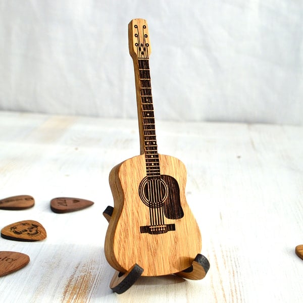 Guitar Pick Box Engraved Oak Holds 3 Picks