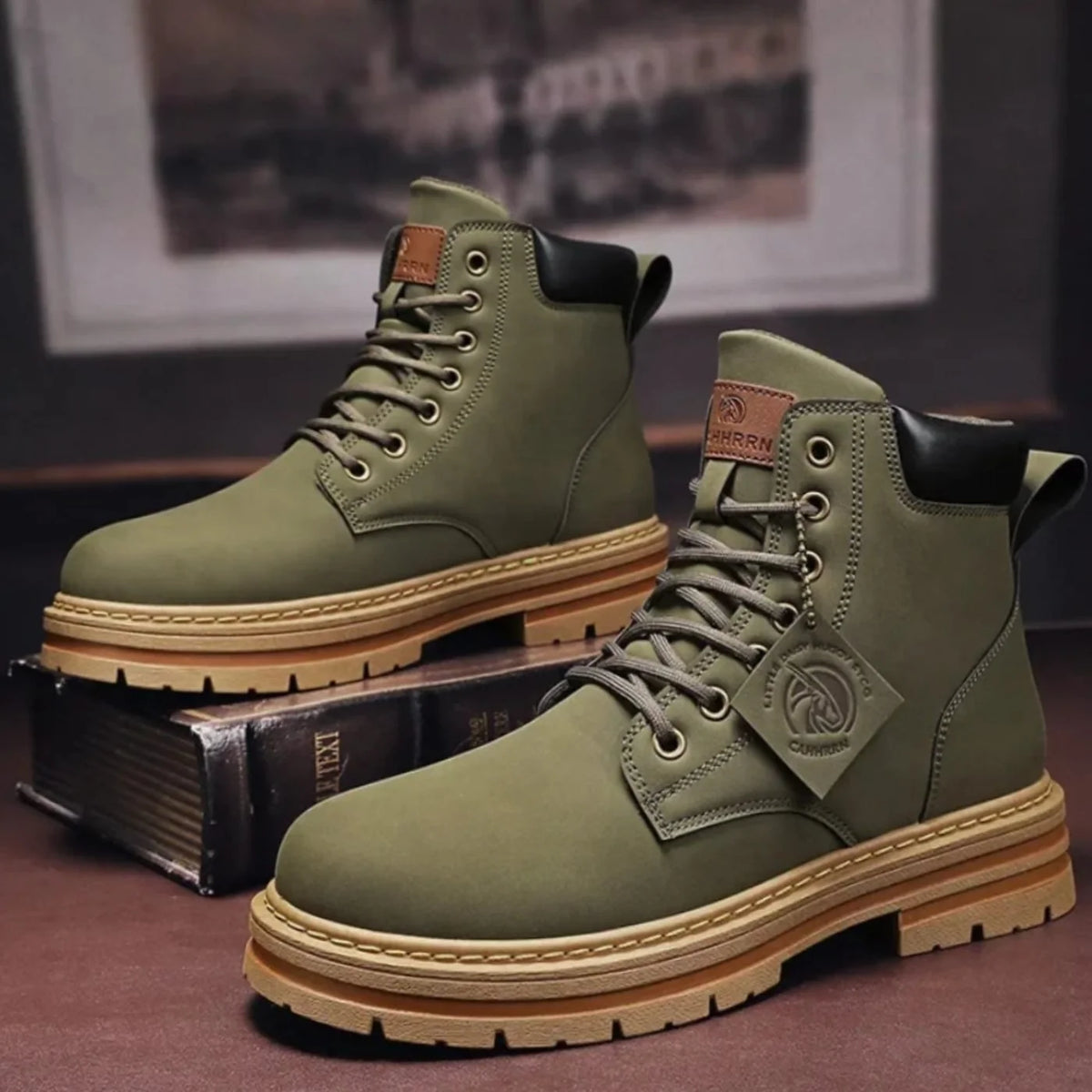 Hiking Boots Adjustable Lacing & Lugged Outsole