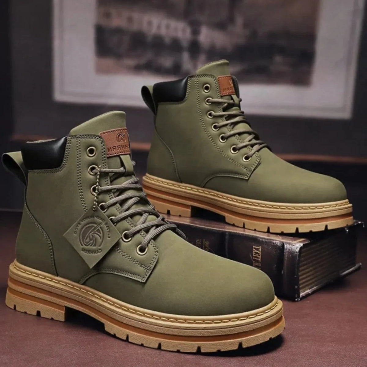 Hiking Boots Adjustable Lacing & Lugged Outsole