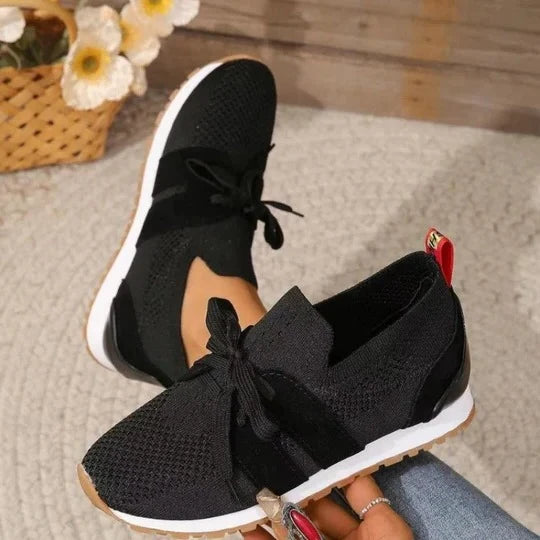 Low-Top Training Sneakers Cushioned Sole & Adjustable Lace-Up