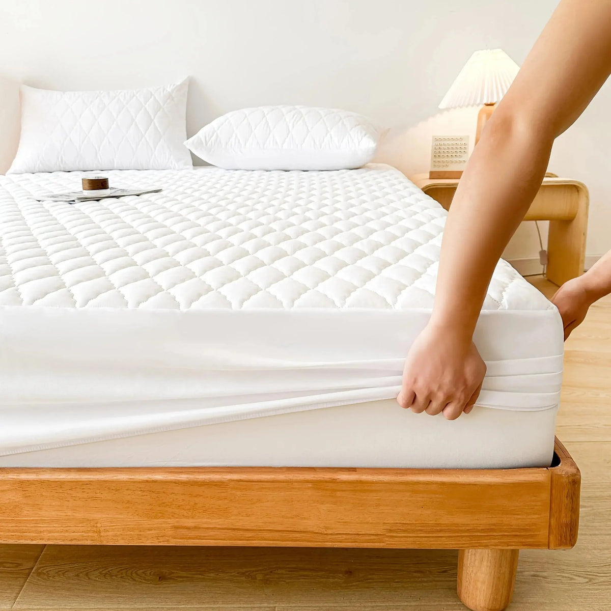 Mattress Protector Quilted & Waterproof Fitted Microfiber Machine Washable