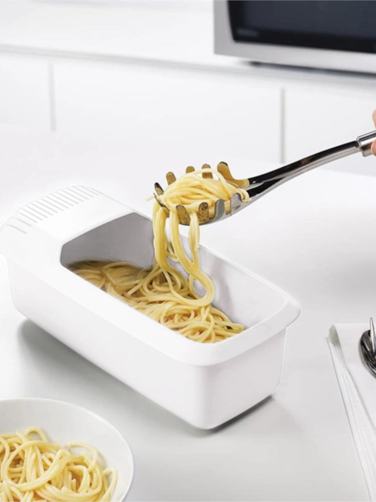Microwave Pasta Cooker Built-In Strainer Lid BPA-Free Dishwasher Safe