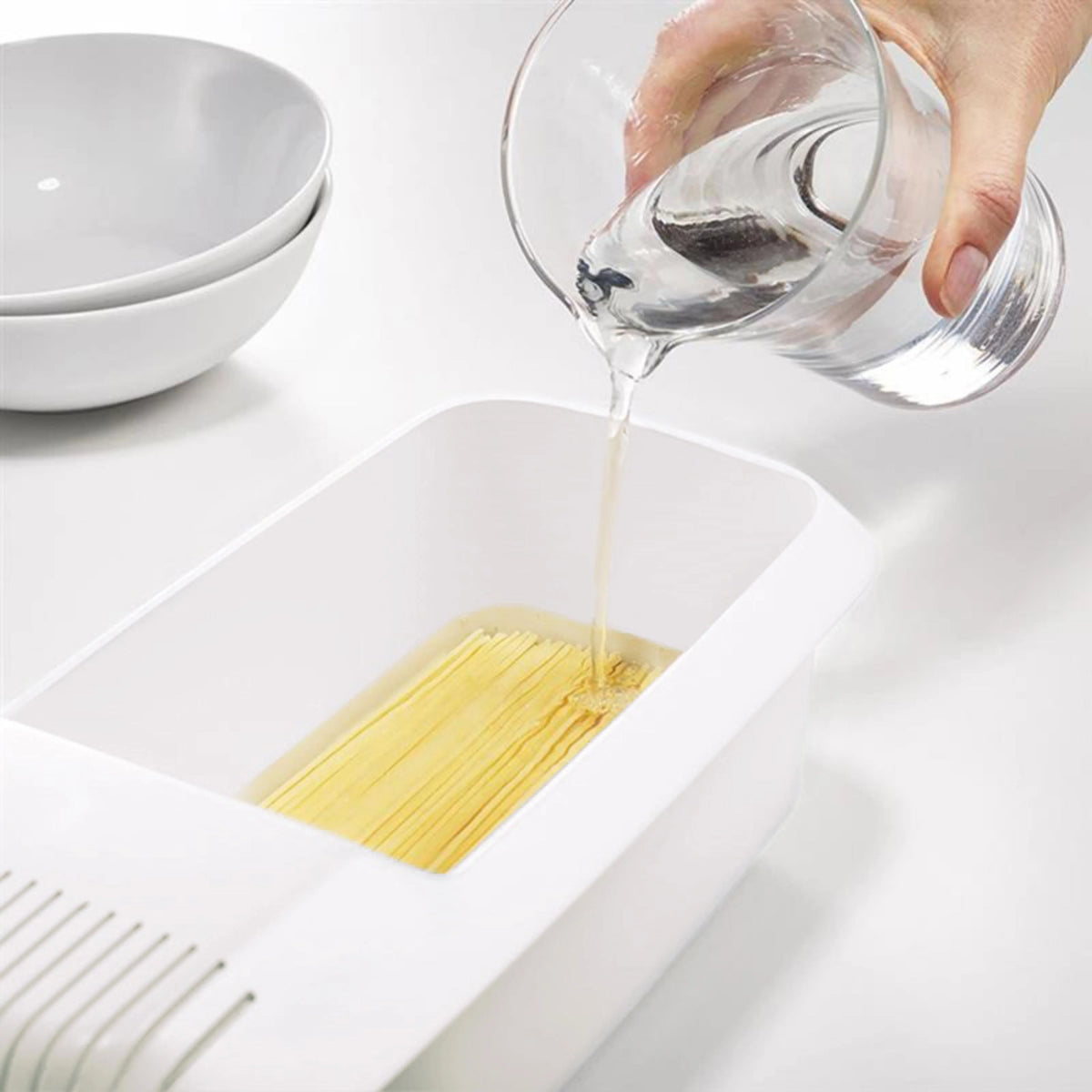 Microwave Pasta Cooker Built-In Strainer Lid BPA-Free Dishwasher Safe