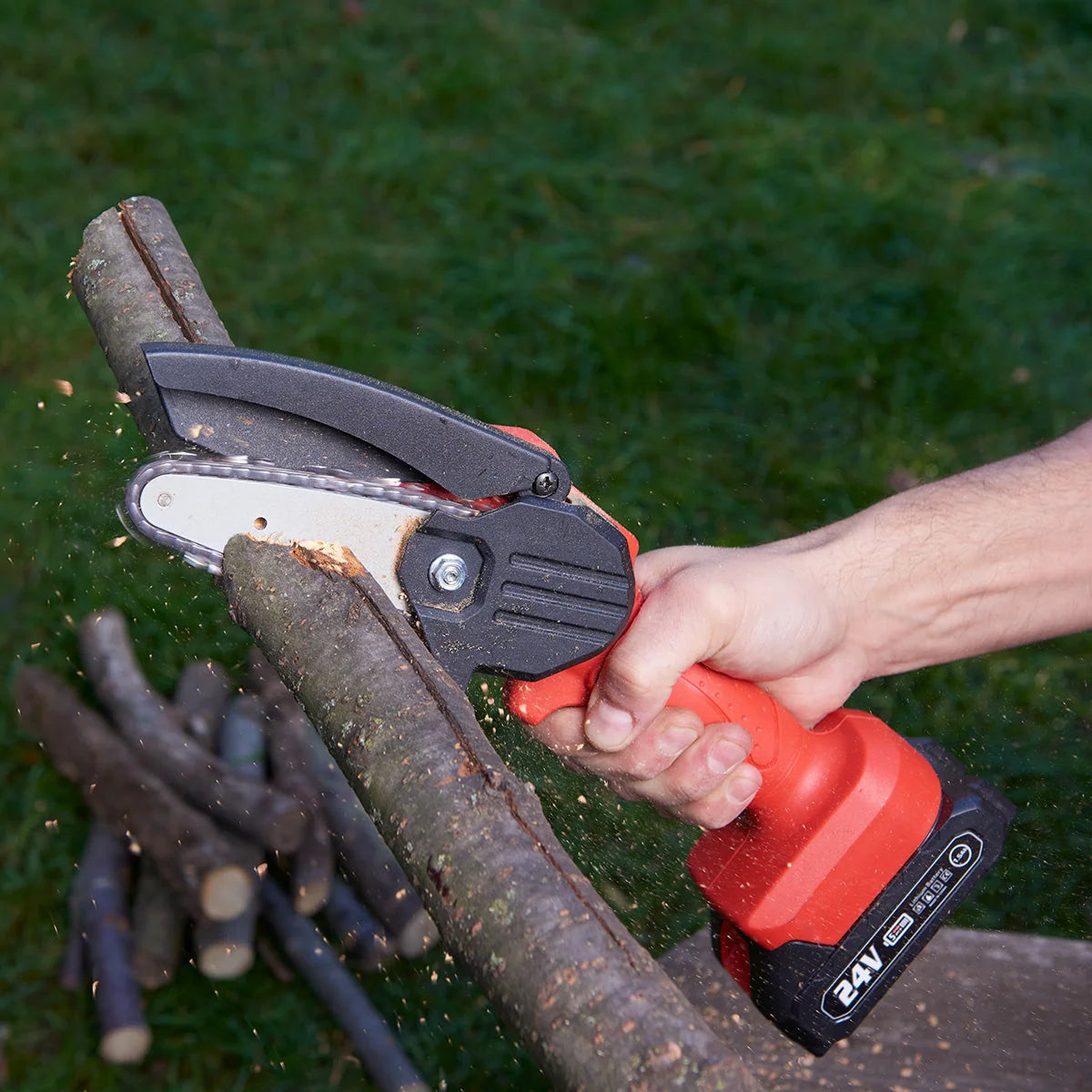 Mini Chainsaw Cordless One-Handed With Case & Spare Chains