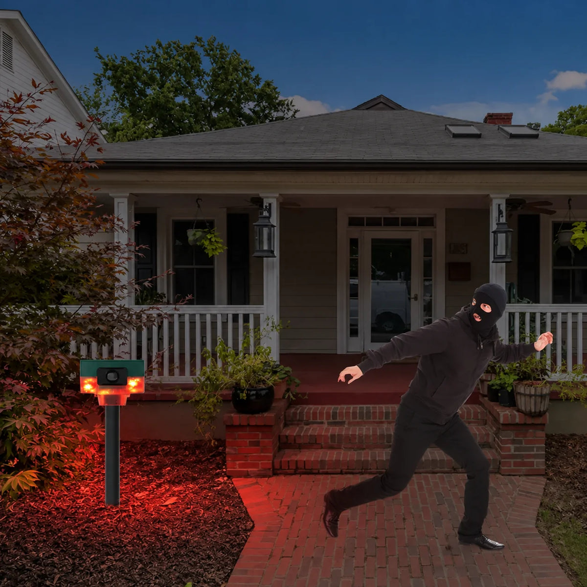 Motion Sensor Wildlife Repeller Solar-Powered 360° Coverage