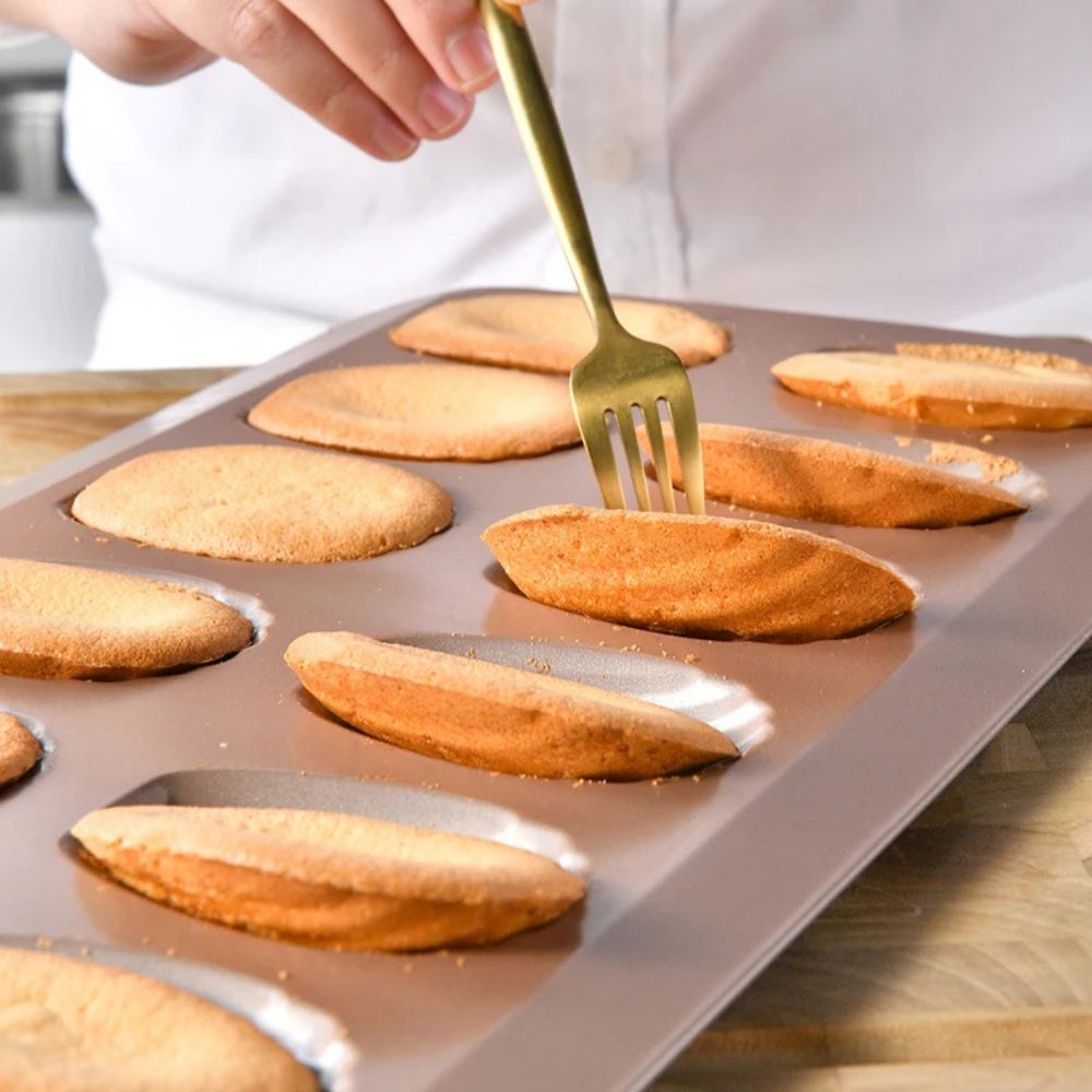 Non-Stick Carbon Steel Shell Mini Cake Mold (Single-Serve)
