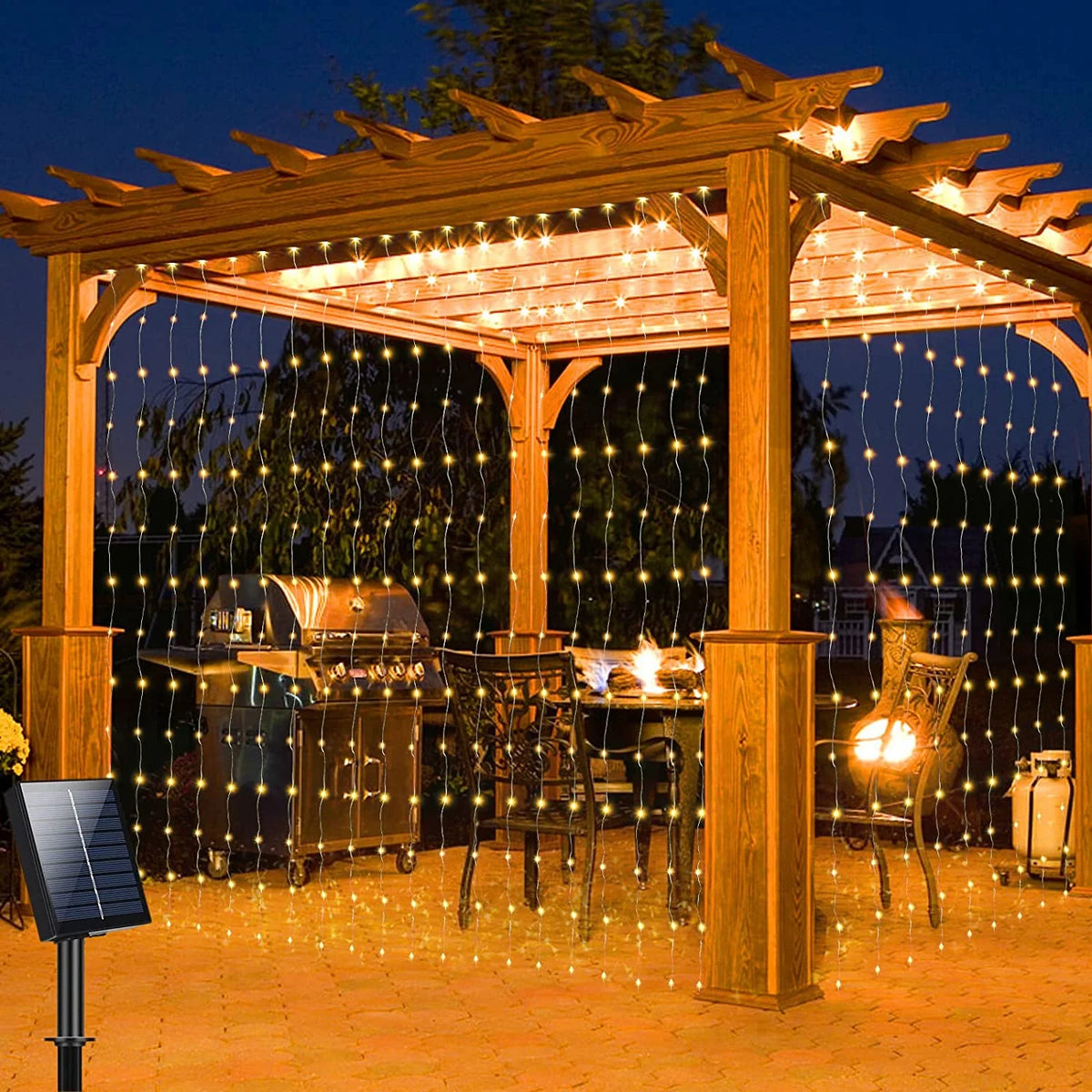 Outdoor Curtain Lights Solar-Powered 300 Warm White