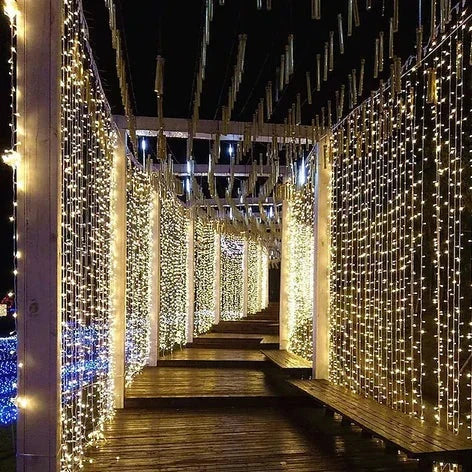 Outdoor Curtain Lights Solar-Powered 300 Warm White