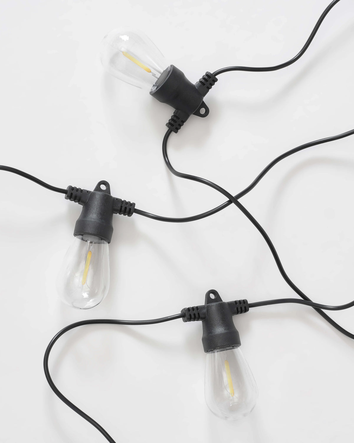 Outdoor String Lights Solar-Powered Weather-Resistant 12 Edison-Style Bulbs