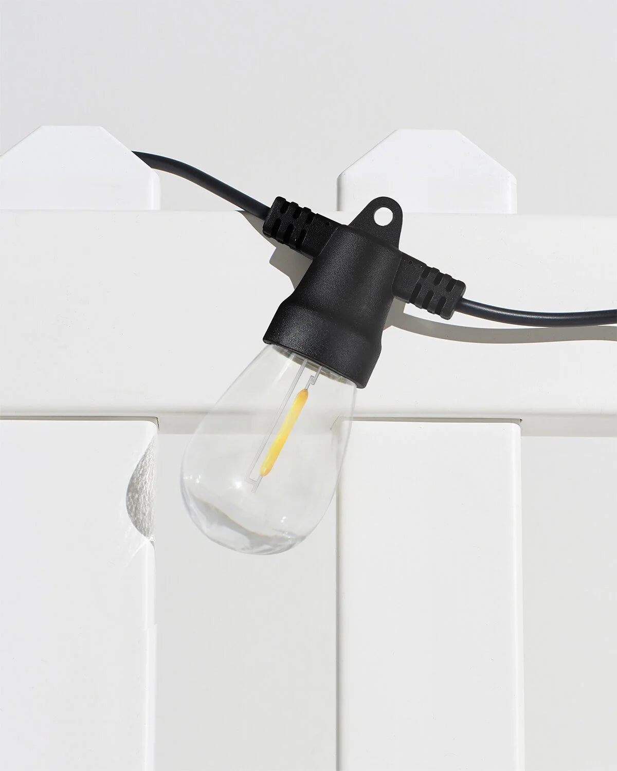Outdoor String Lights Solar-Powered Weather-Resistant 12 Edison-Style Bulbs