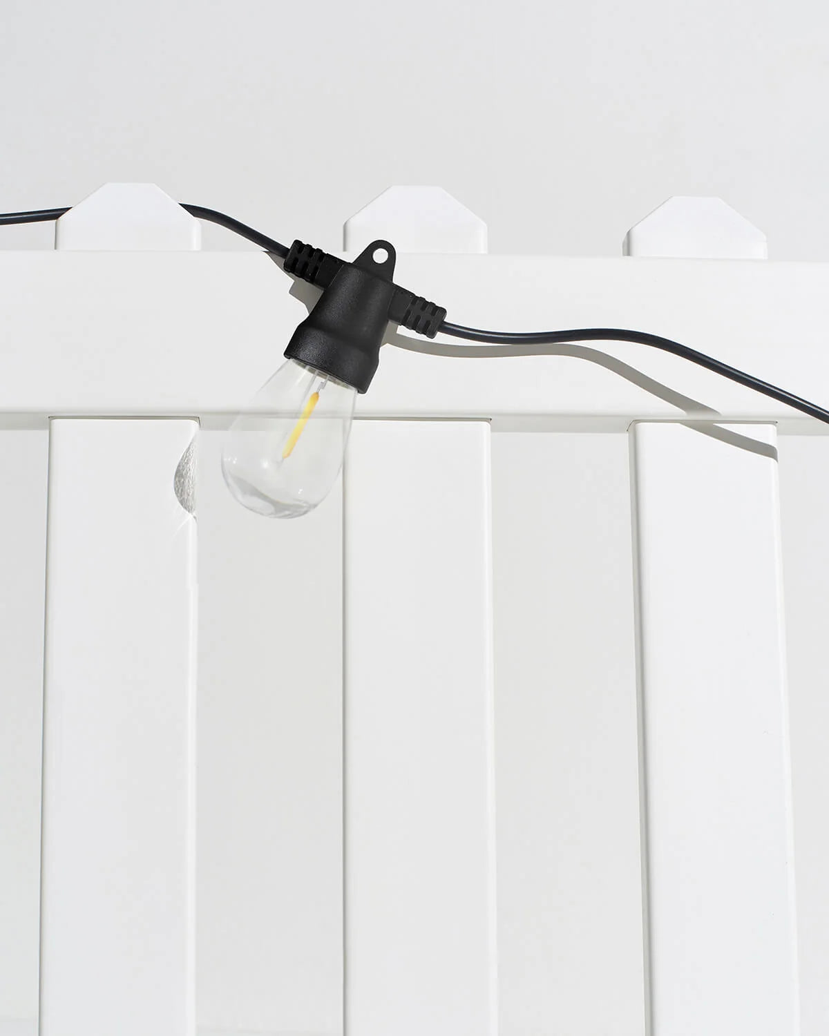 Outdoor String Lights Solar-Powered Weather-Resistant 12 Edison-Style Bulbs
