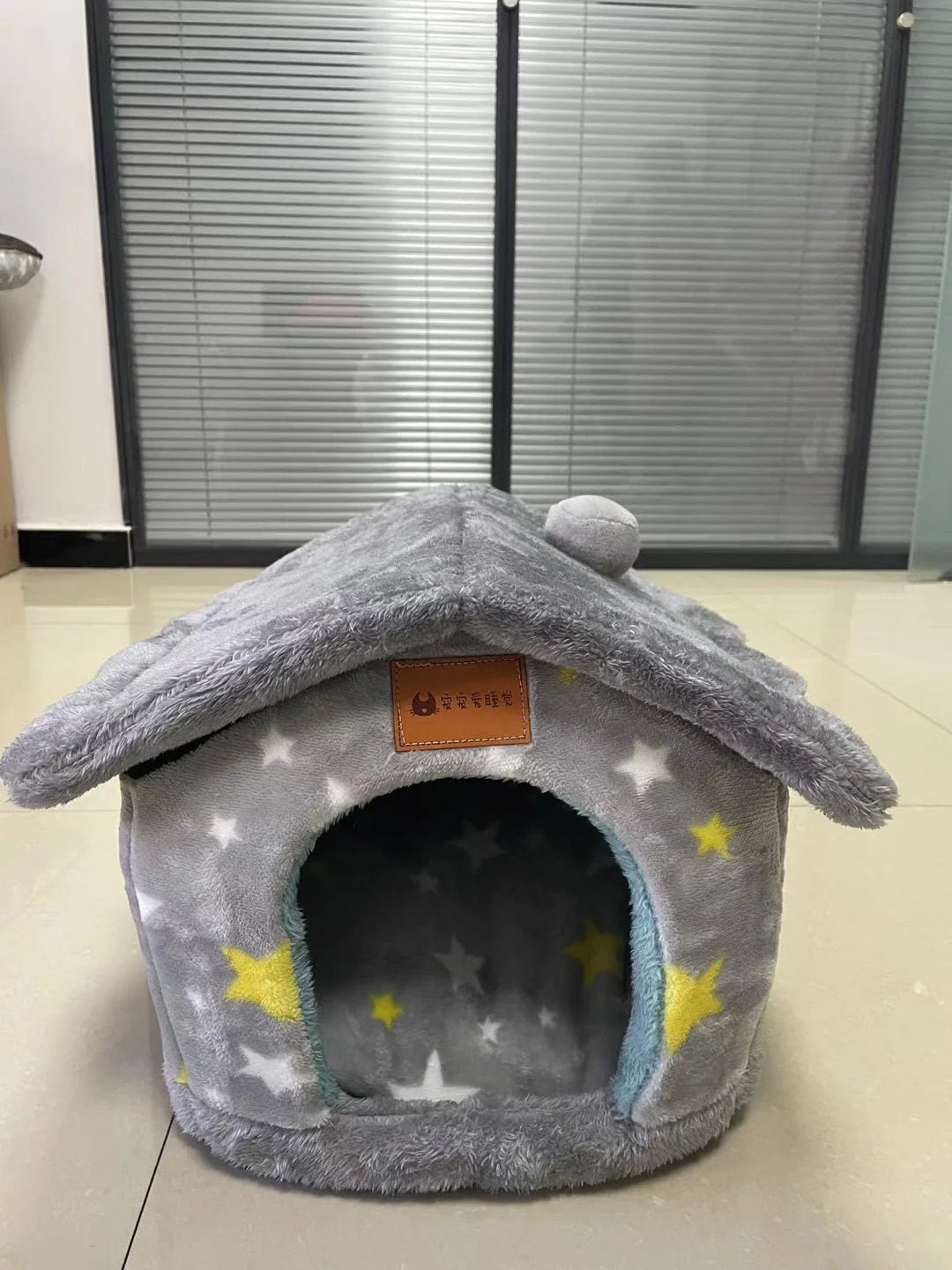 Pet House Self-Warming Plush Stable Base