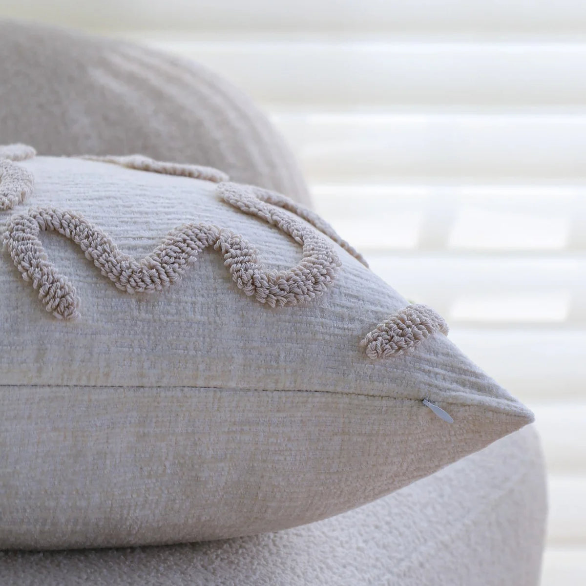 Pillow Cover Cotton-Linen Curved Tufted Hidden Zipper