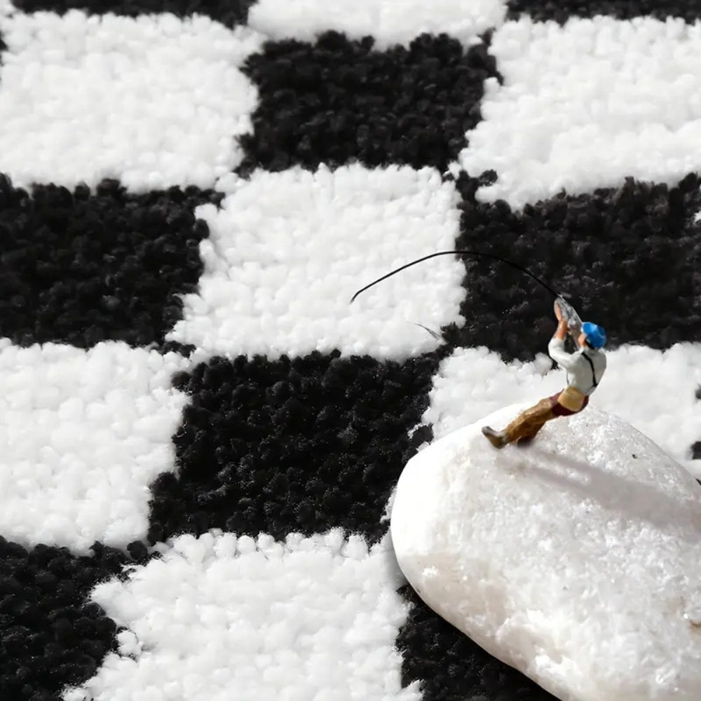Plush Checkered Microfiber Bath Mat (Non-Slip Backing)
