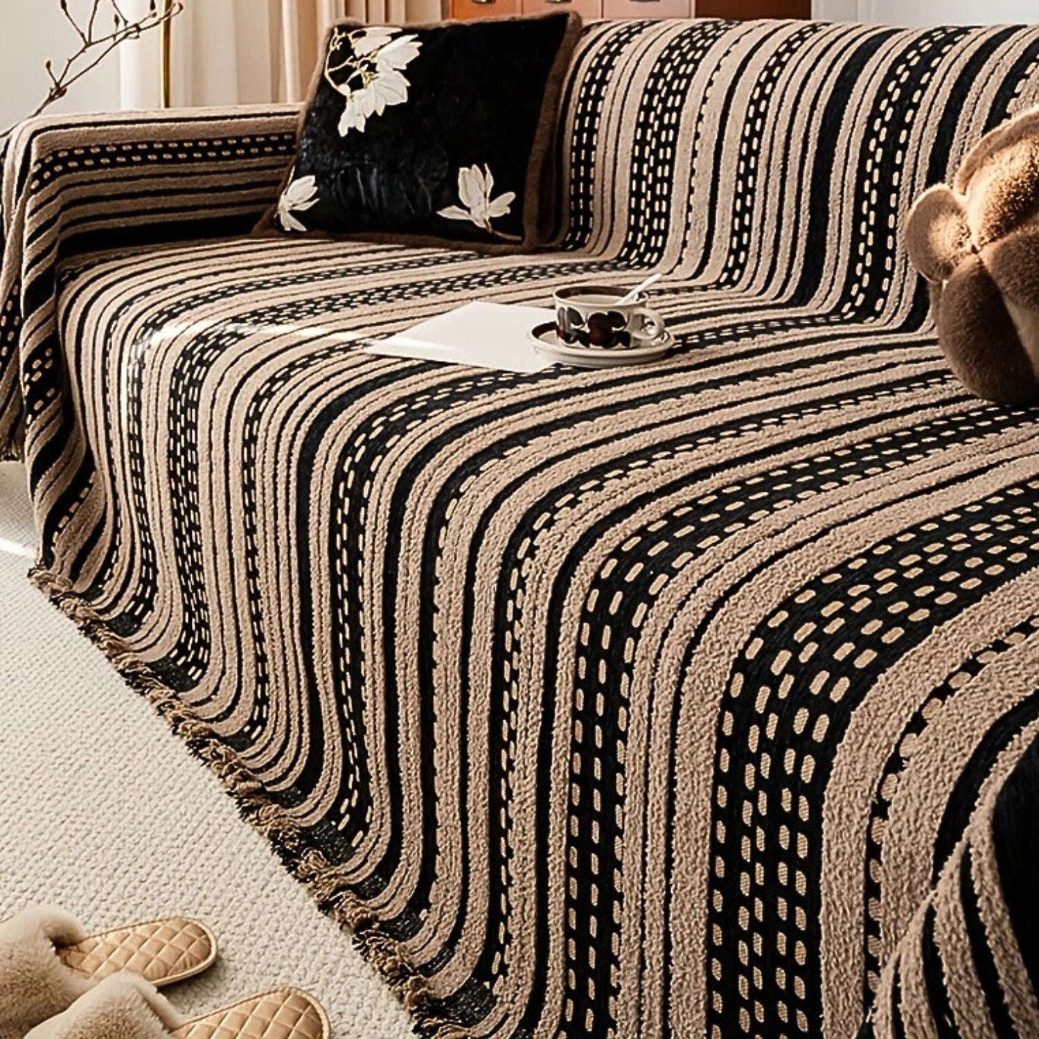 Plush Microfiber Non-Slip Pet-Scratch Resistant Sofa Cover Blanket