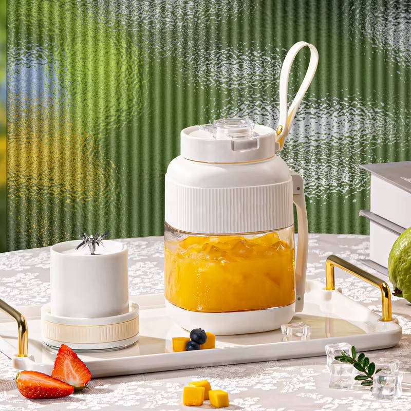 Portable Blender 700ml USB-C Rechargeable Stainless Steel Blades