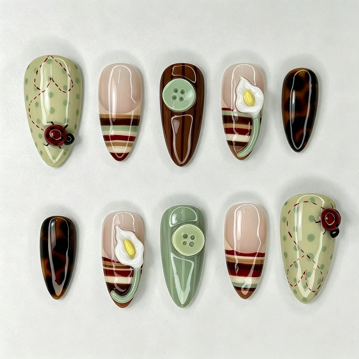 Press-On Nail Art Set Artistic Designs & Long-Lasting