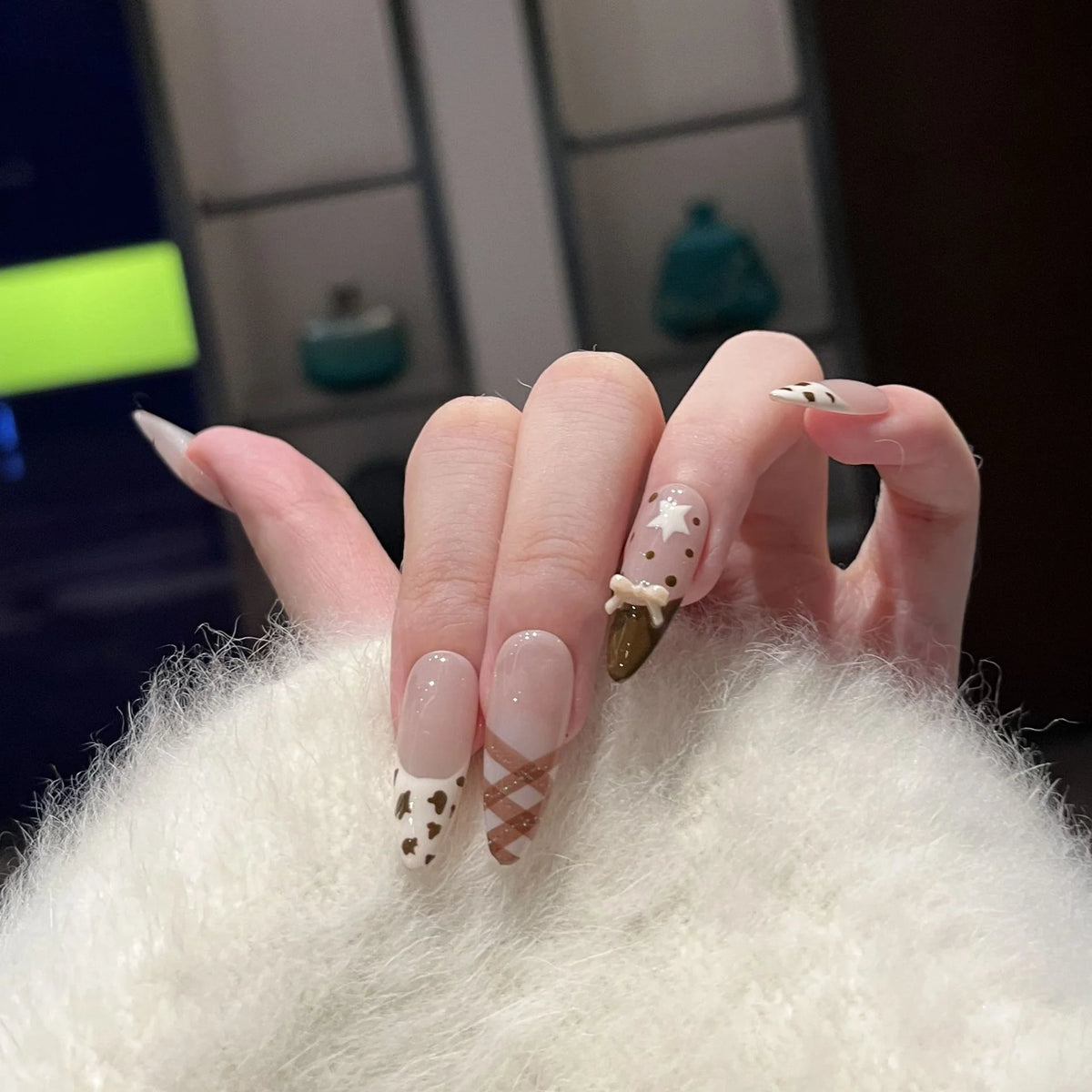 Press-On Nail Kit Artistic Designs No Glue & Long-Lasting