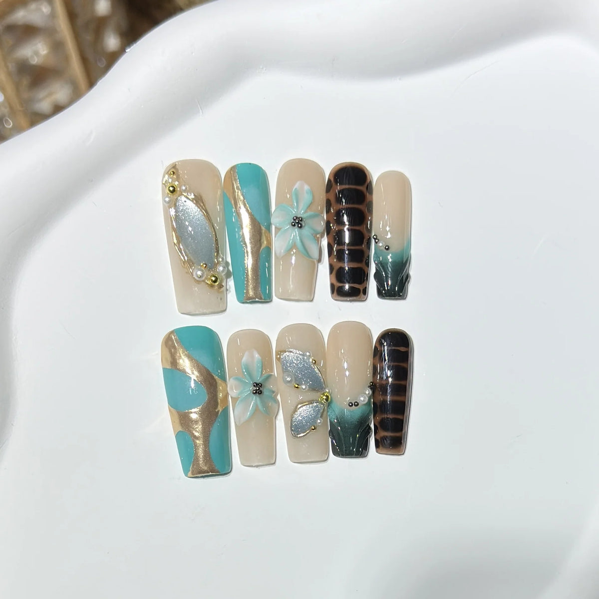 Press-On Nail Kit Floral & Abstract Peel-And-Stick