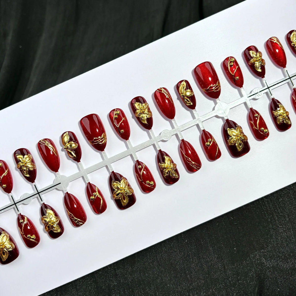 Press-On Nail Kit Floral Design & Gold Embellishments