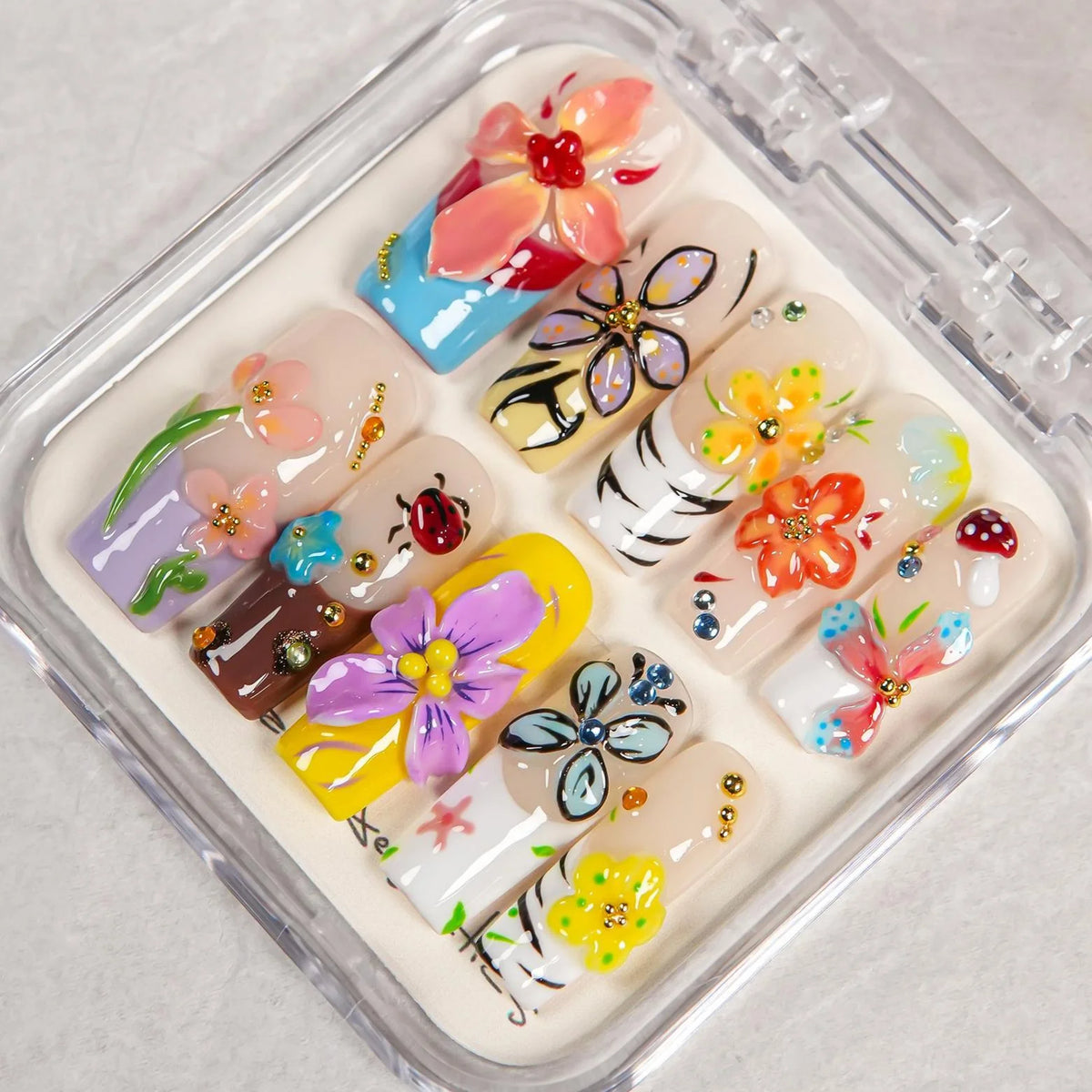 Press-On Nail Kit Floral Peel & Press Travel Case