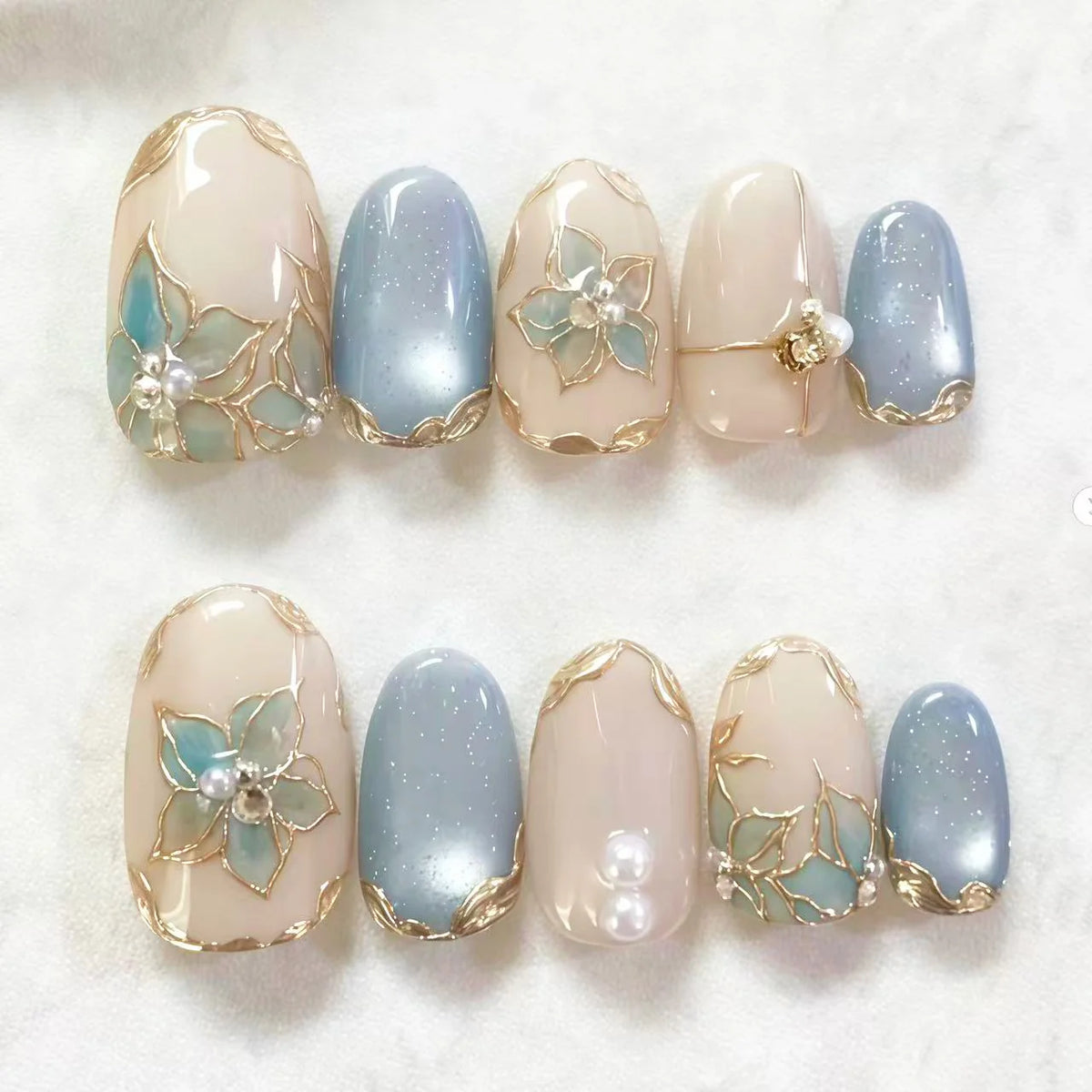 Press-On Nail Kit Gold Floral Art Long-Lasting