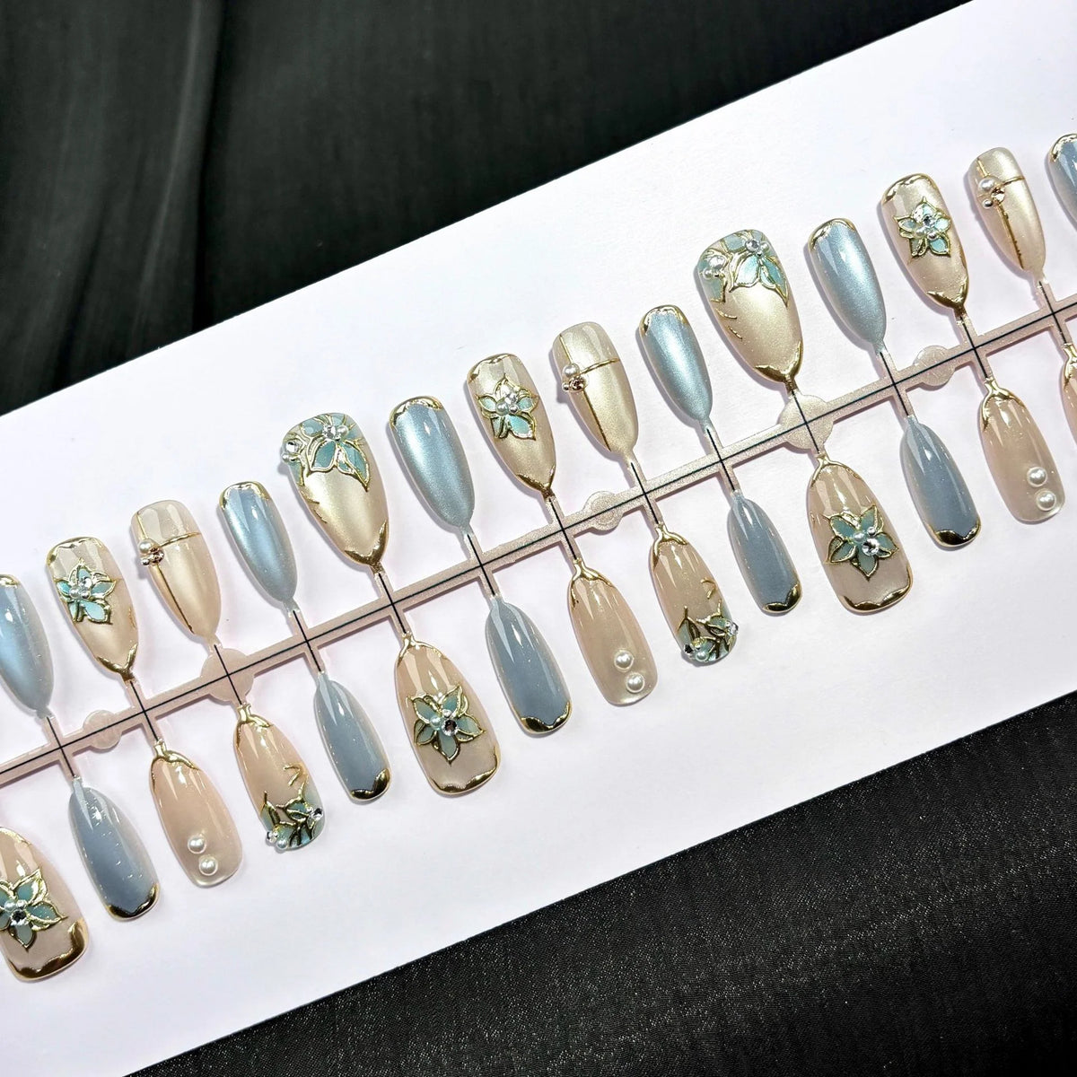 Press-On Nail Kit Gold Floral Art Long-Lasting