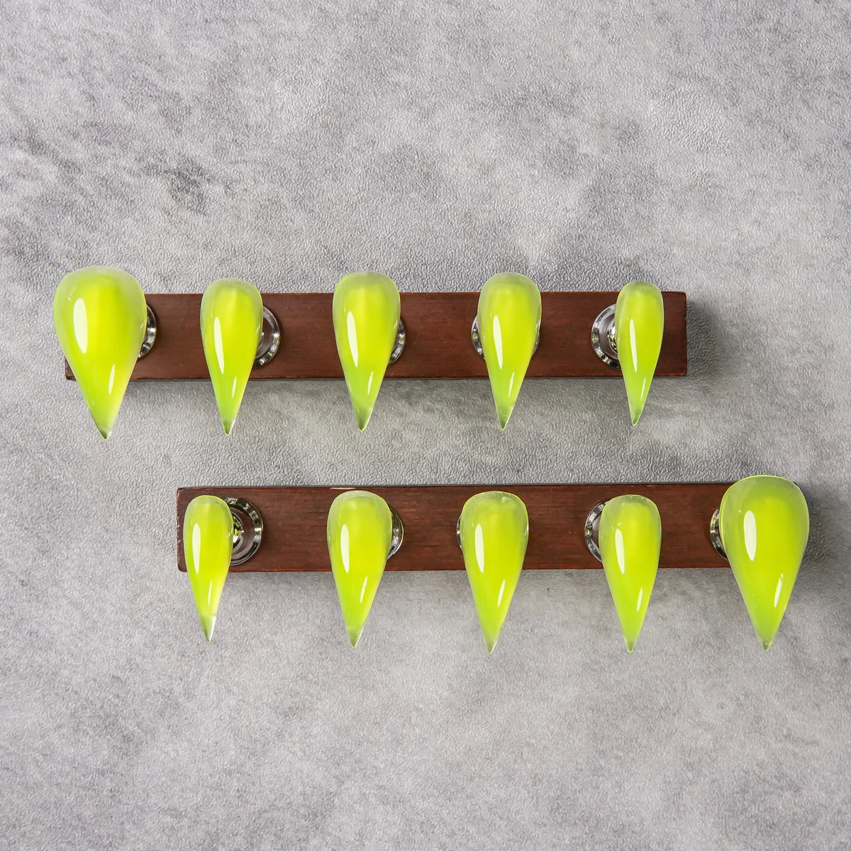 Press-On Nail Kit Stiletto Shape Reusable Adhesive Tabs