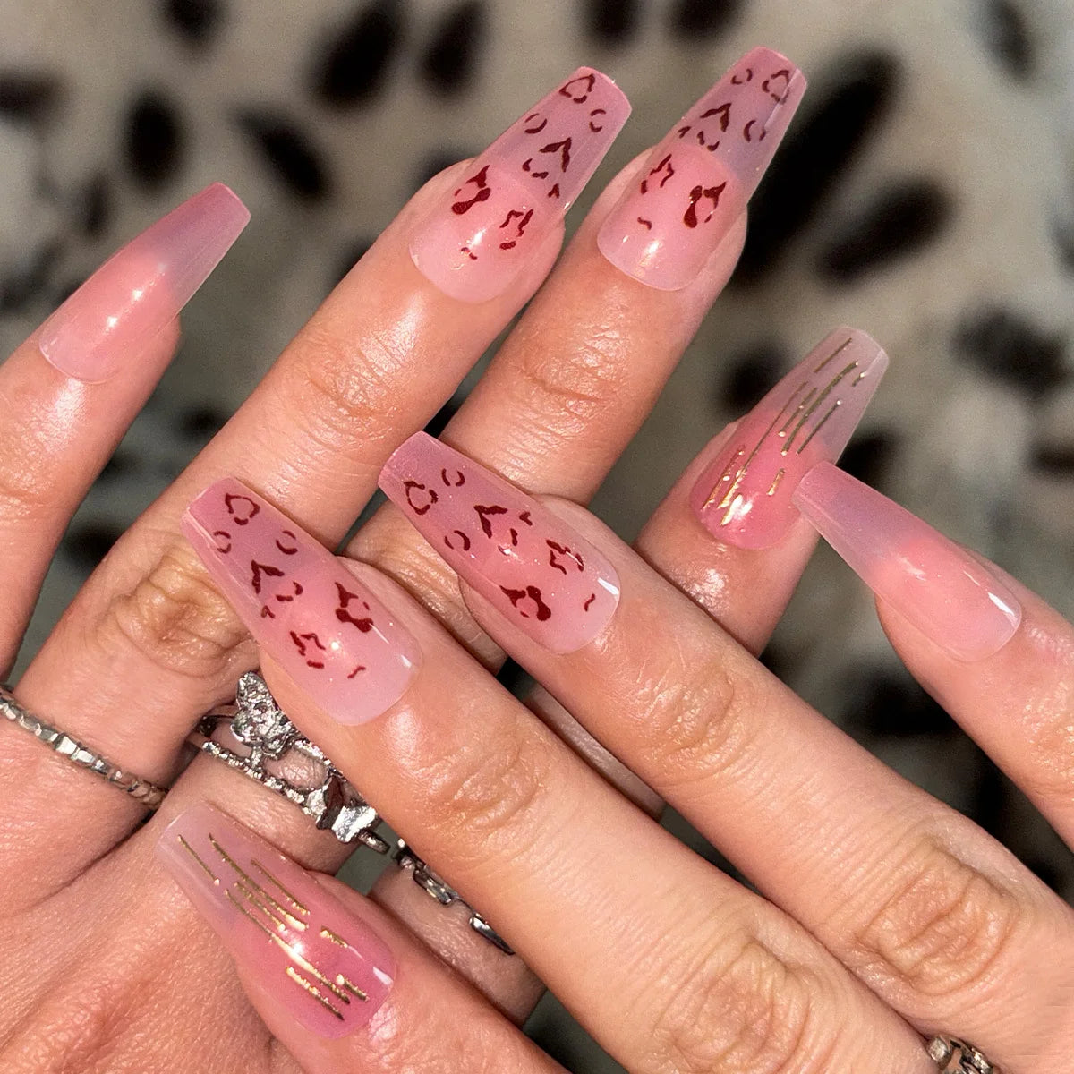 Press-On Nail Set 30-Piece Gold Bow Design Long-Lasting Adhesive