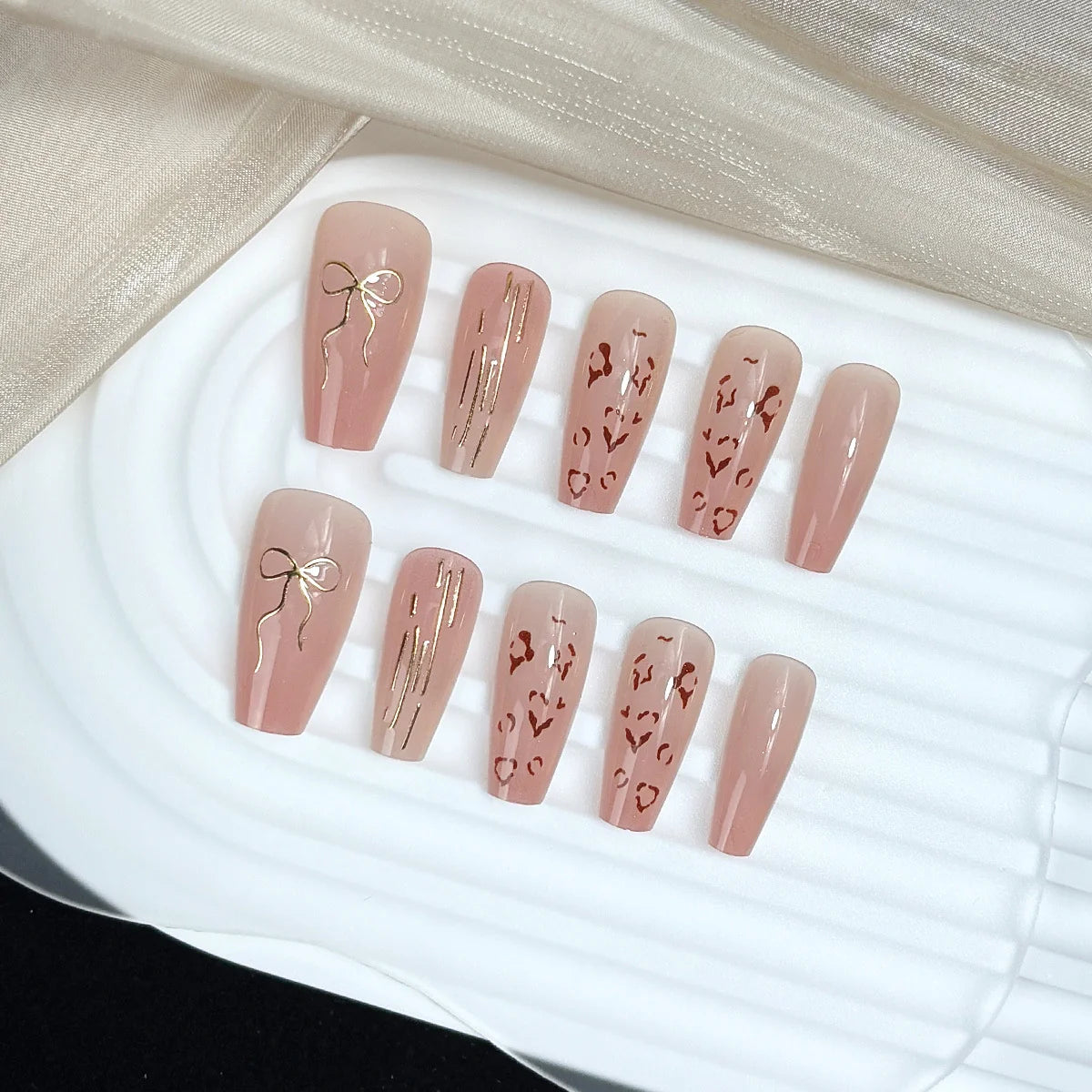 Press-On Nail Set 30-Piece Gold Bow Design Long-Lasting Adhesive