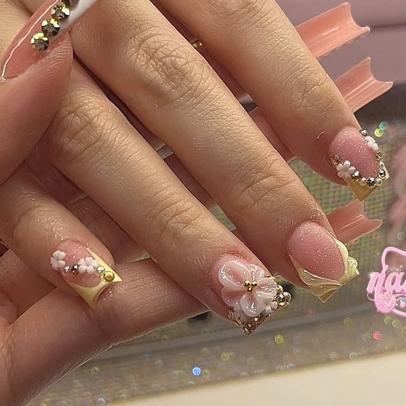 Press-On Nail Set 3D Floral Pearls Long-Lasting Wear