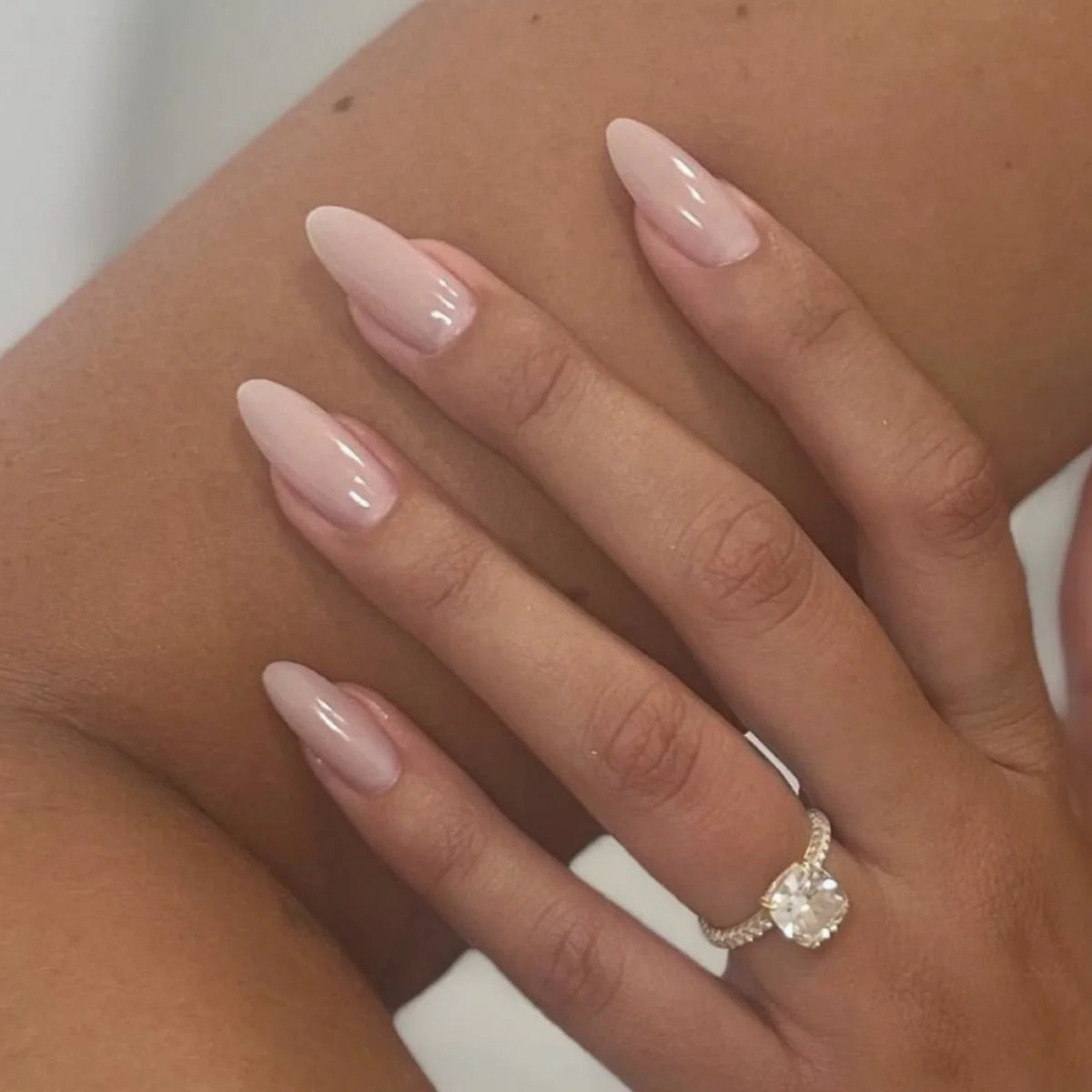 Press-On Nail Set Almond Shape Peel & Stick