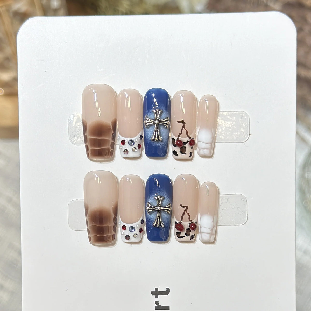 Press-On Nail Set Artistic Designs Easy Application Durable Wear
