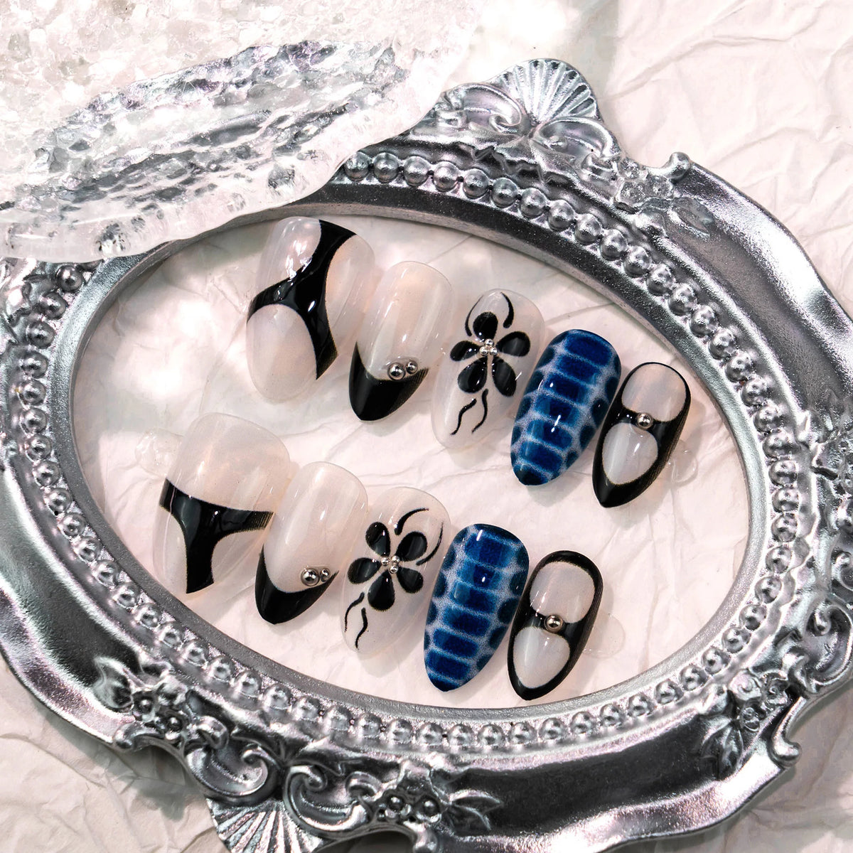 Press-On Nail Set Artistic Designs & Multiple Sizes
