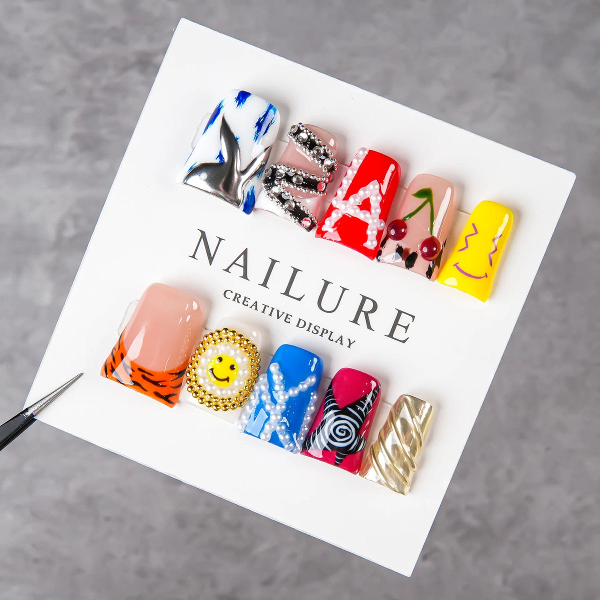 Press-On Nail Set Artistic Floral Easy Application & Comfortable Fit