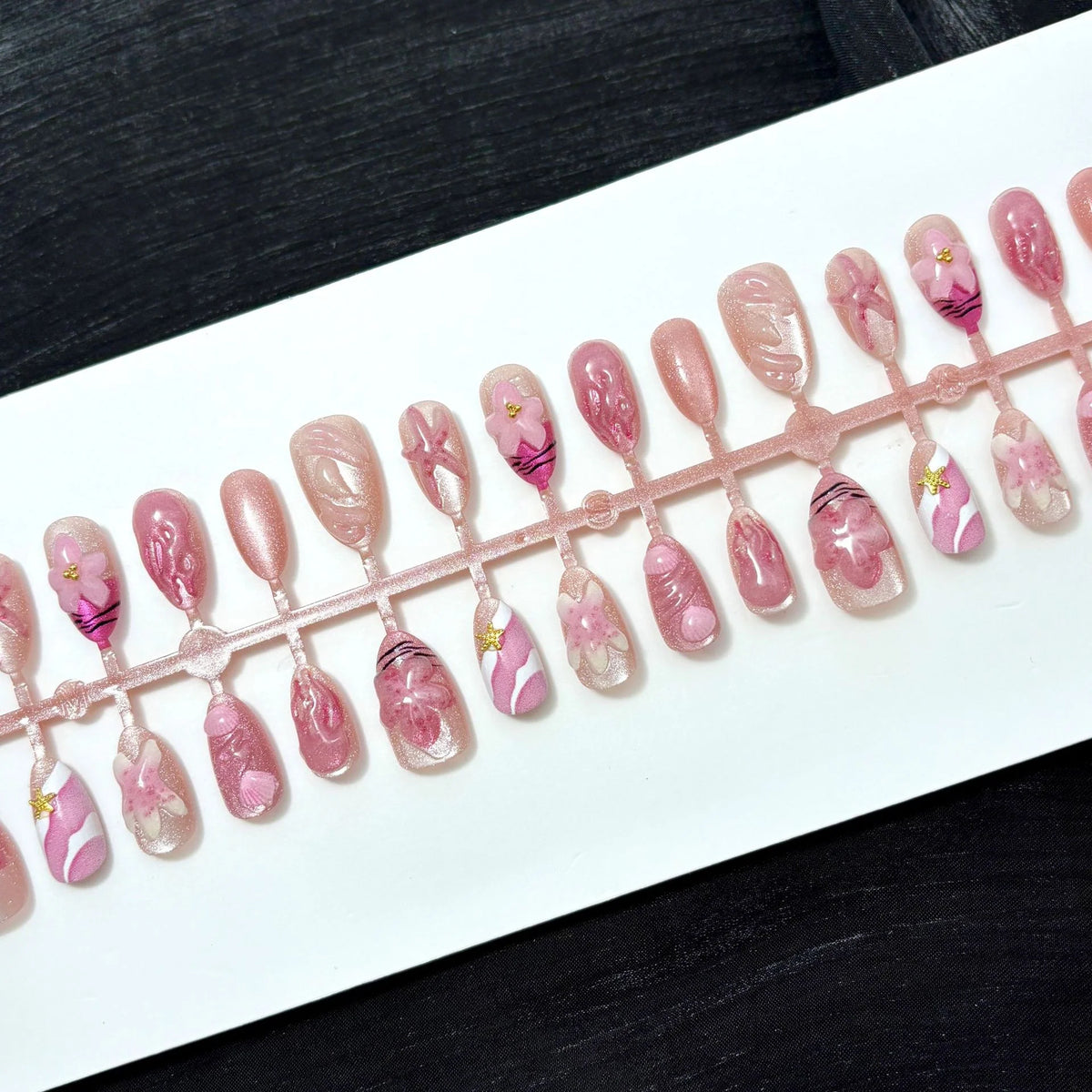 Press-On Nail Set Artistic Floral Lightweight & Comfortable