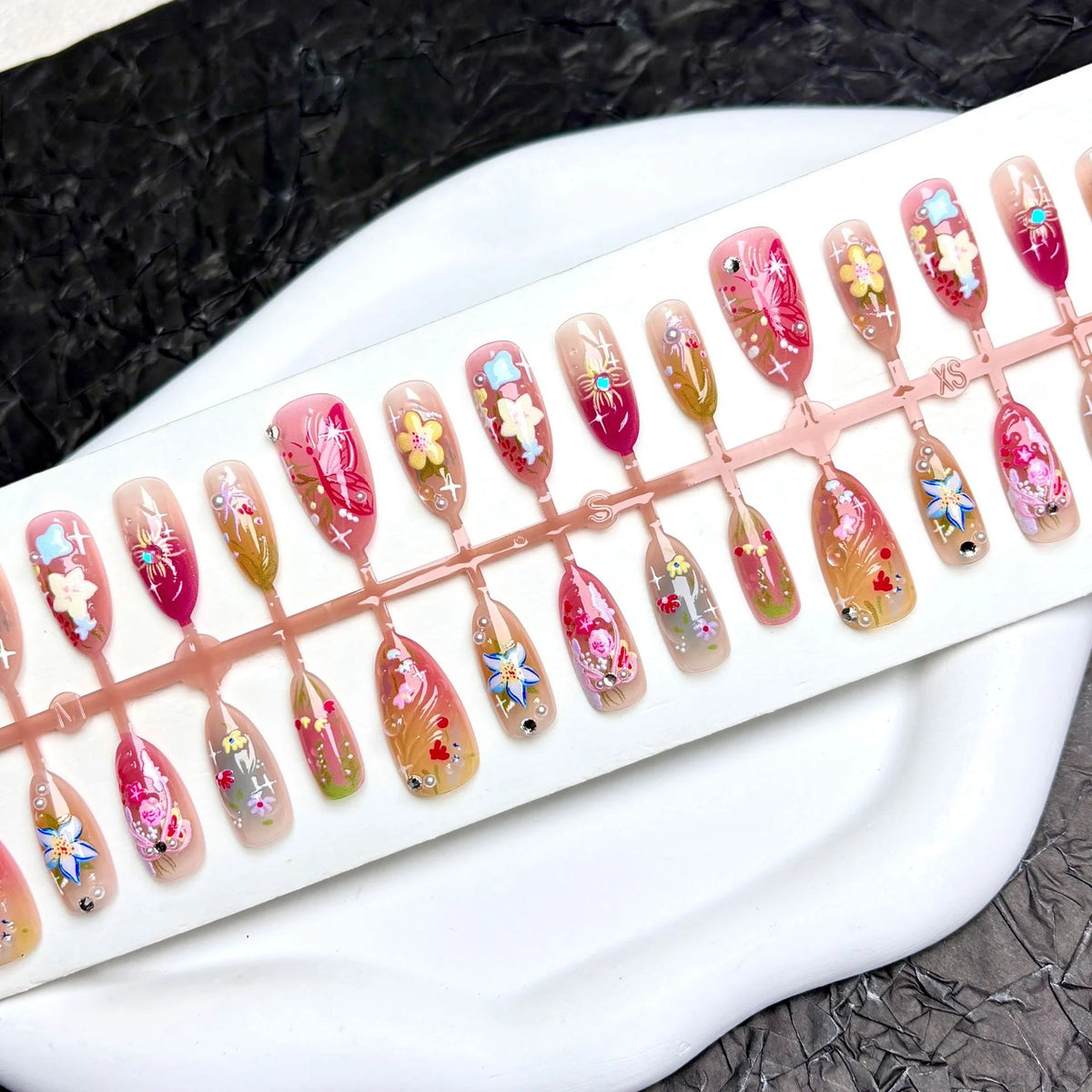 Press-On Nail Set Artistic Floral Reusable Multiple Sizes