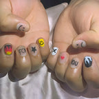 Press-On Nail Set Artistic Motifs Easy Apply & Remove