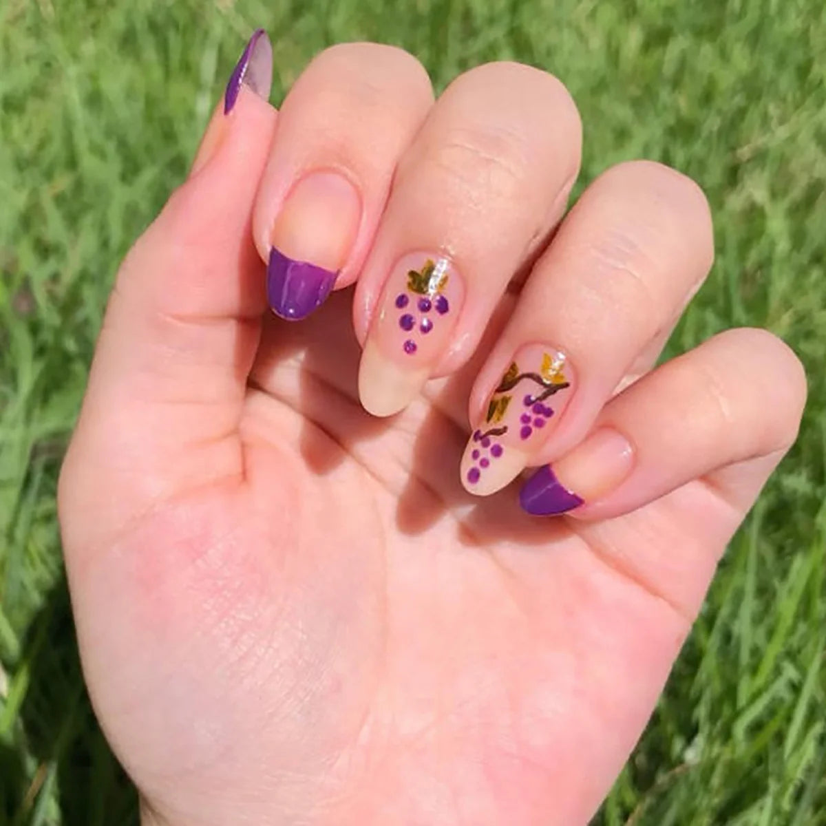 Press-On Nail Set Botanical Floral Reusable & Lightweight