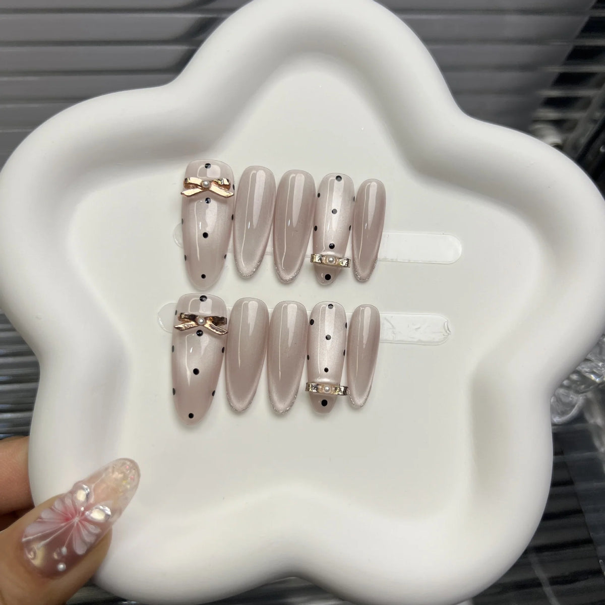 Press-On Nail Set Bow Accents Glossy & Matte