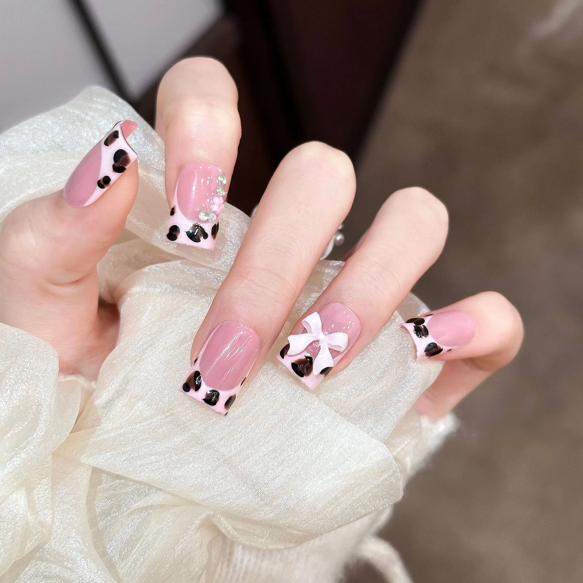 Press-On Nail Set Bow & Gem Embellishments