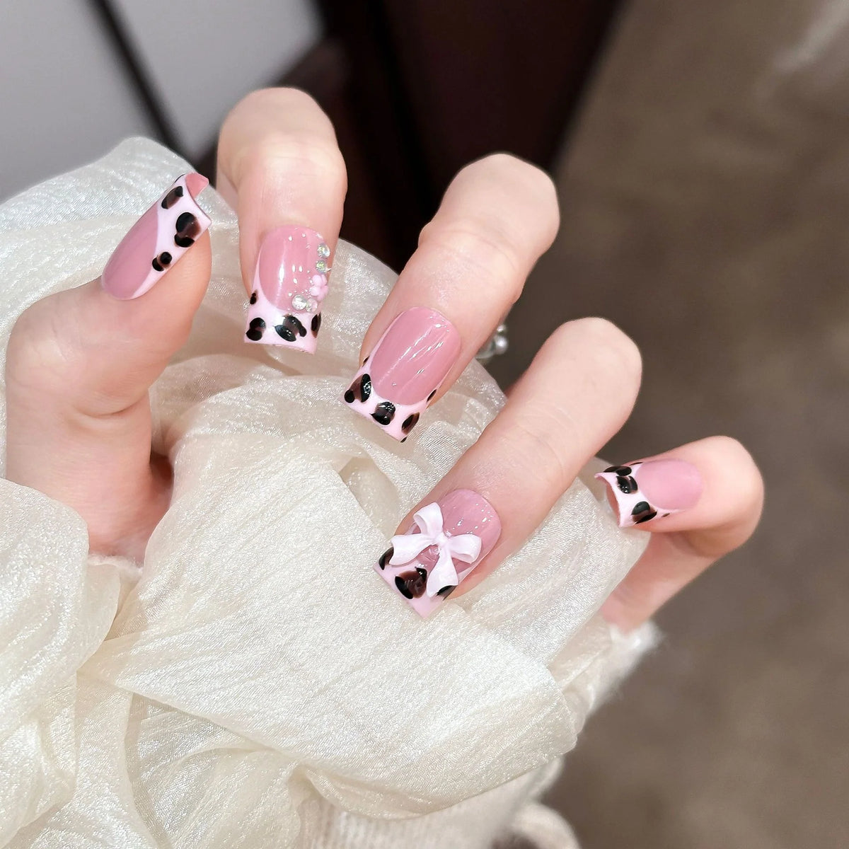 Press-On Nail Set Bow & Gem Embellishments