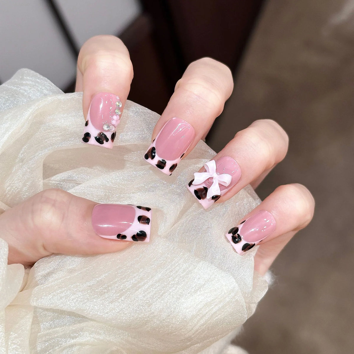 Press-On Nail Set Bow & Gem Embellishments