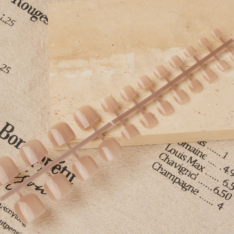 Press-On Nail Set Durable & Flexible Pre-Applied Adhesive