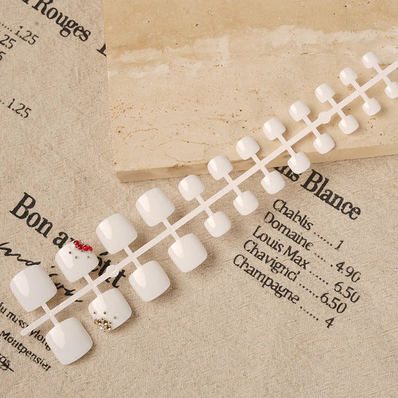 Press-On Nail Set Elegant Accent Reusable & Easy Application